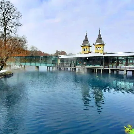 Lavender Apartment *